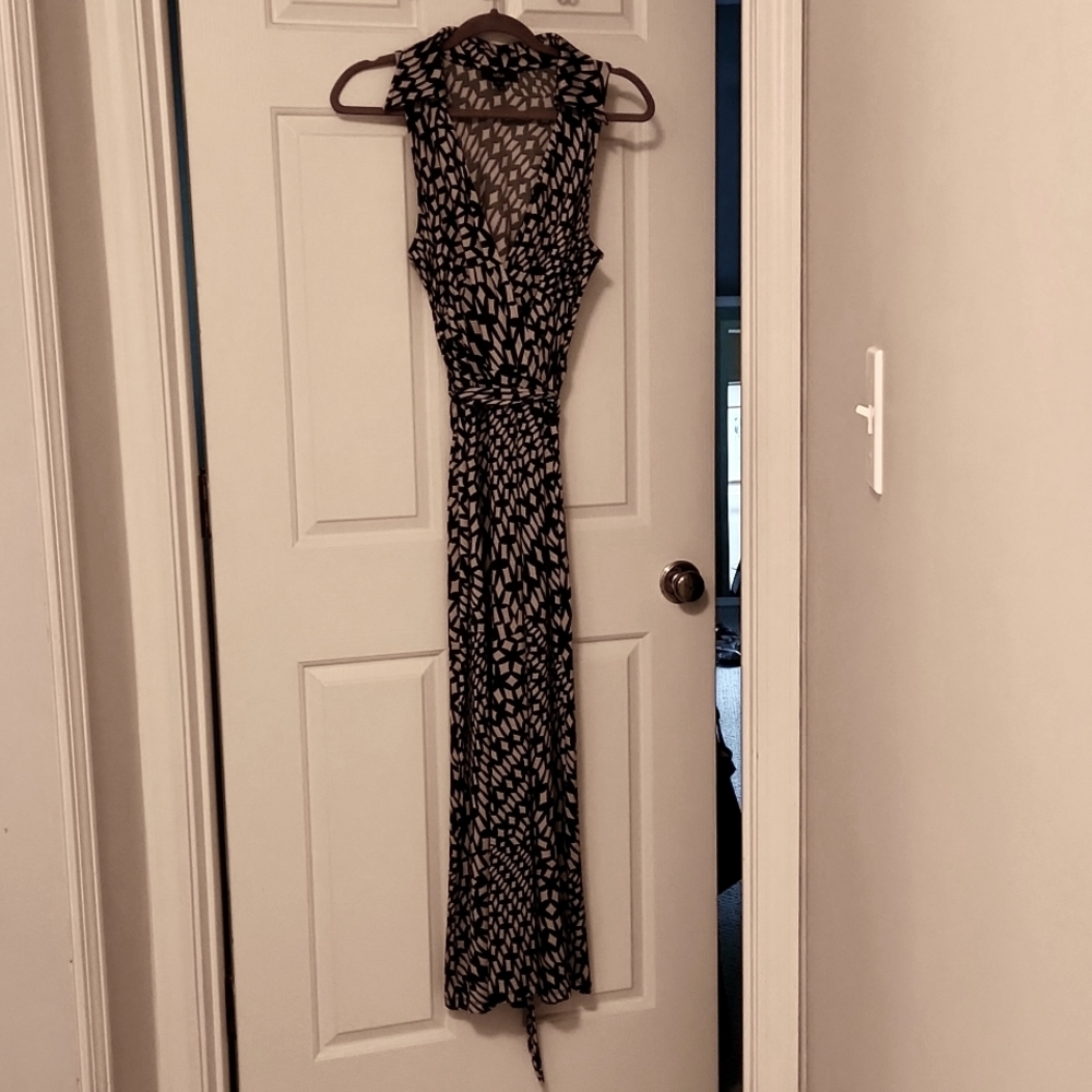 MSK Black and Tan Sleeveless Wrap Dress Lightweight NWOT Resort Size M Women's